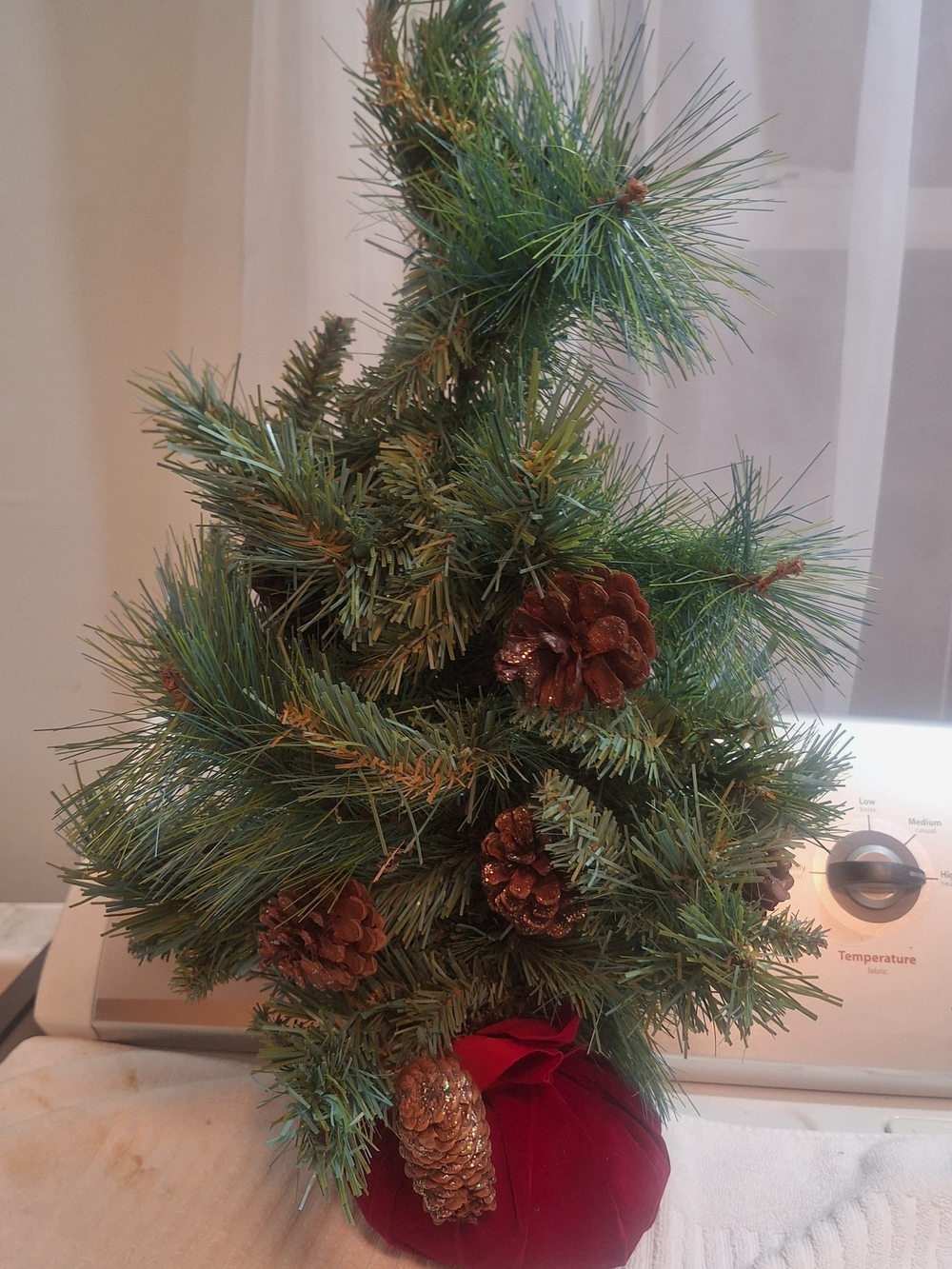 Holiday Pine Tabletop Tree with Pinecones - Green